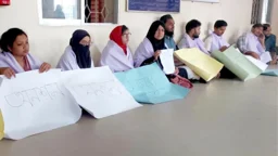 কাফন পরে অনশন, মধ্যরাতে নিয়োগপত্র পেলেন ২০ প্রার্থী