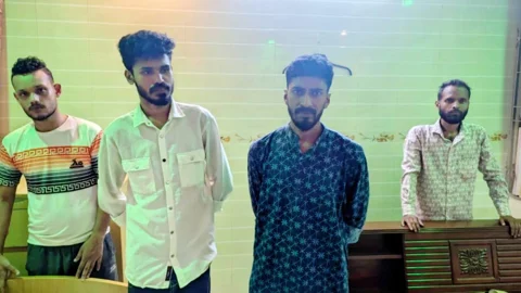বাকৃবির গেস্ট হাউসে ইয়াবাসহ আটক ৪