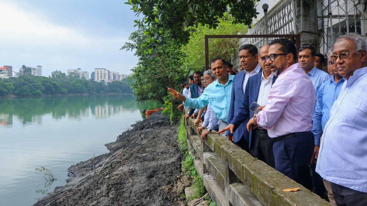 গুলশান লেকের দূষণ বন্ধে ব্যবস্থা নেওয়ার নির্দেশ প্রতিমন্ত্রীর