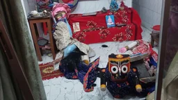 প্রতিমা ভাঙচুরের সময় শিক্ষার্থী আটক