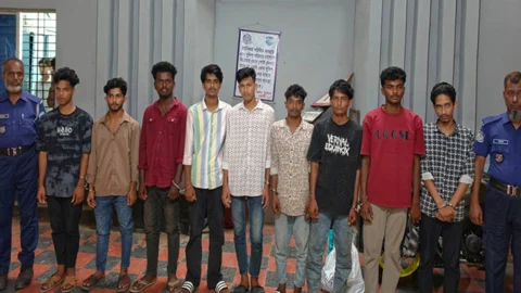 ফেনীতে ছাত্রলীগের মিছিল, গ্রেপ্তার ১৩