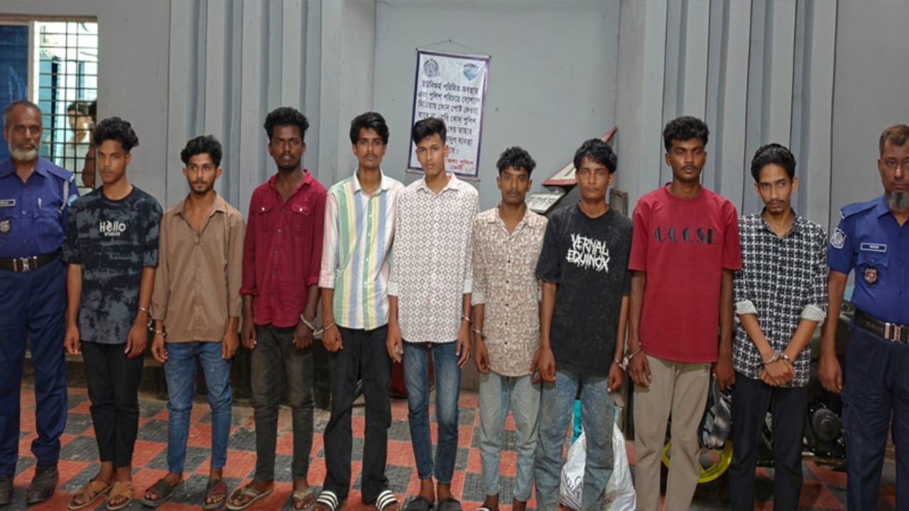 ফেনীতে ছাত্রলীগের মিছিল, গ্রেপ্তার ১৩