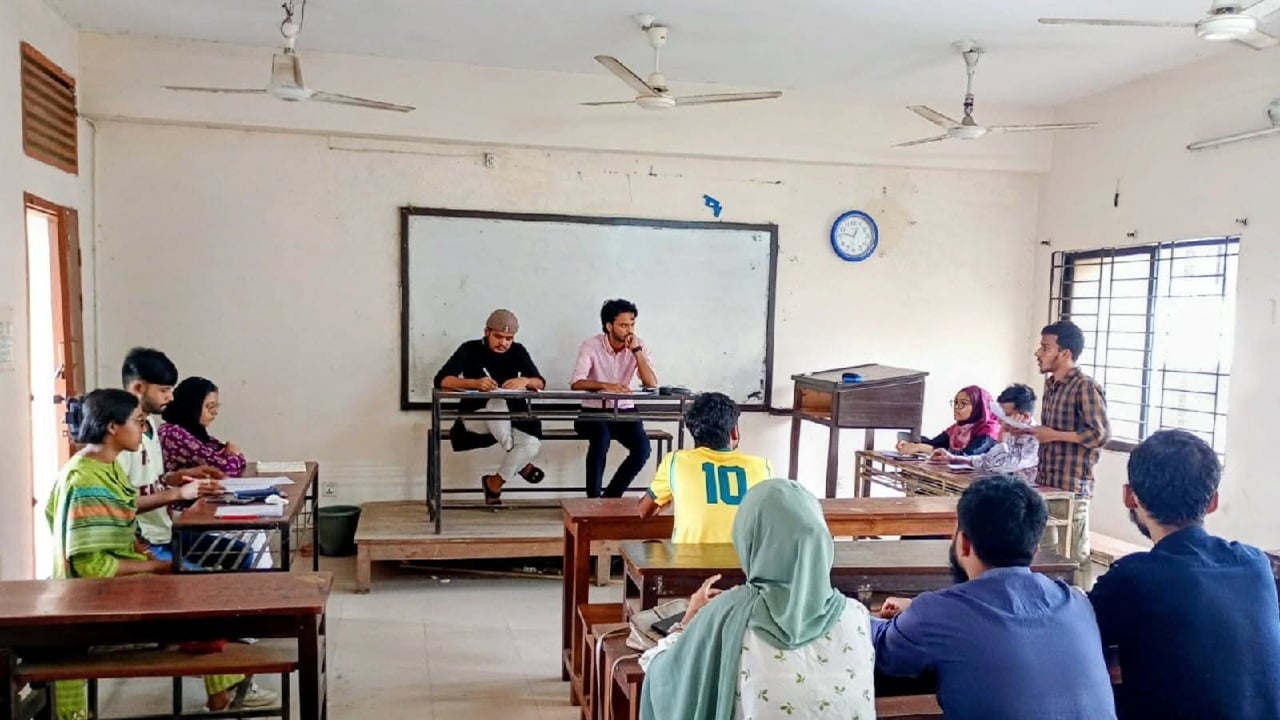 কুমিল্লা বিশ্ববিদ্যালয় ডিবেটিং সোসাইটির (সিওইউডিস) উদ্যোগে ফ্রেশার্স ডিবেট চ্যাম্পিয়নশিপ অনুষ্ঠিত হয়েছে