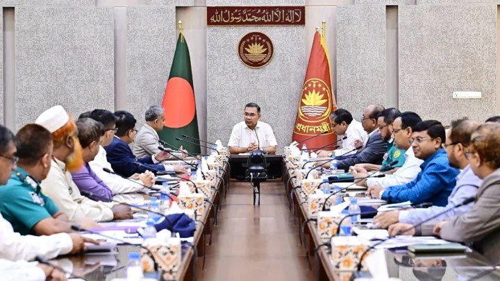 ঢাকার গণপরিবহন ব্যবস্থাপনা নিয়ে প্রধানমন্ত্রীর বৈঠক