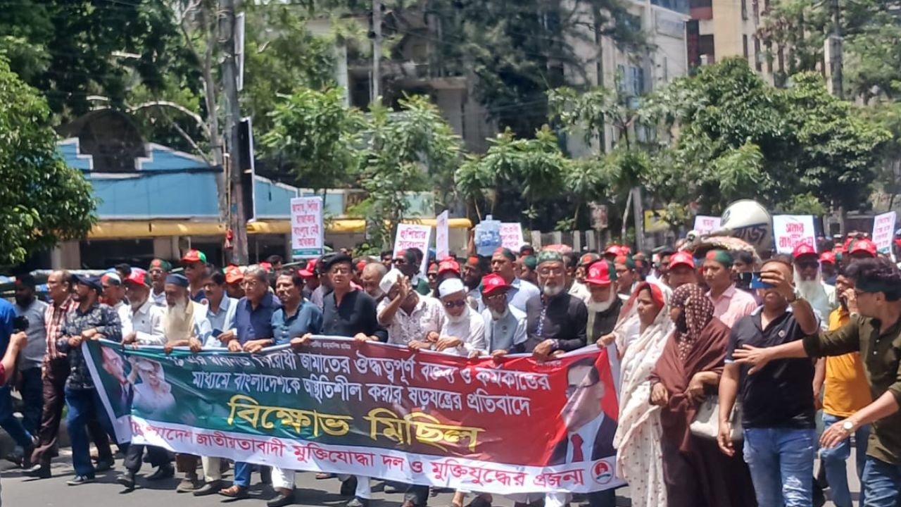 একাত্তরের ইতিহাসকে ছোট করার চেষ্টা চলছে রিজভী (1)