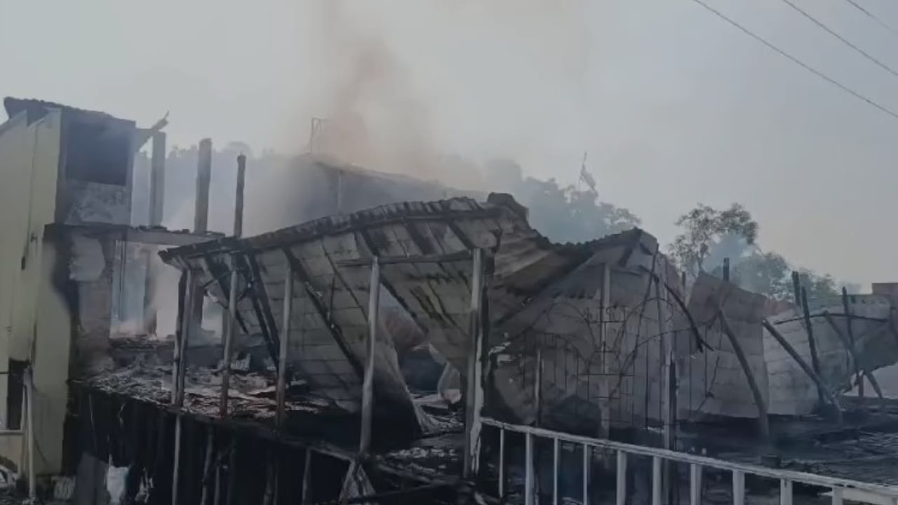 কক্সবাজারে রিসোর্টে ভয়াবহ আগুন, নিহত বেড়ে ১০