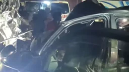 বিয়ের অনুষ্ঠান থেকে ফেরার পথে কাভার্ড ভ্যানের ধাক্কায় ৪ জনের মৃত্যু