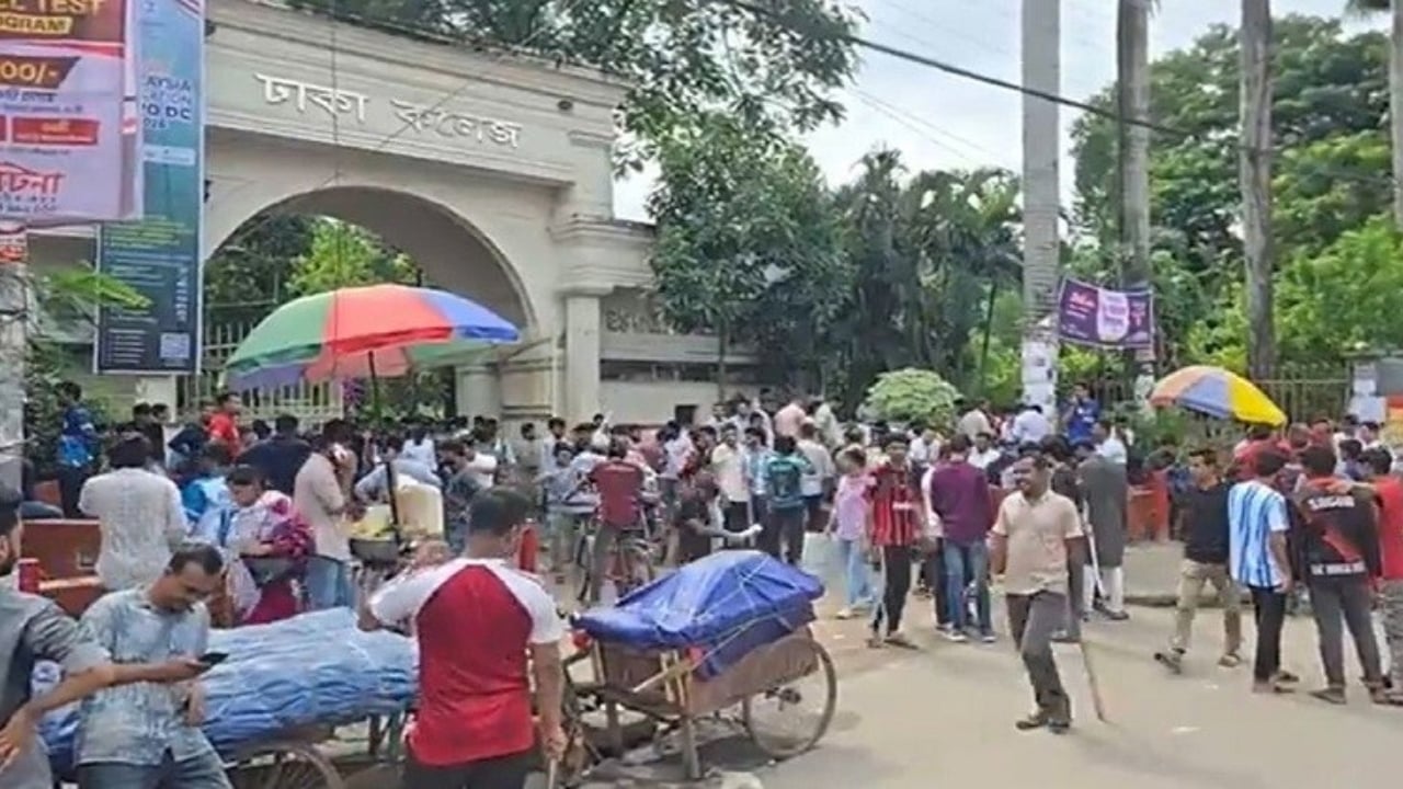 ঢাকা কলেজে ছাত্রদল-ছাত্রশিবির সংঘর্ষ