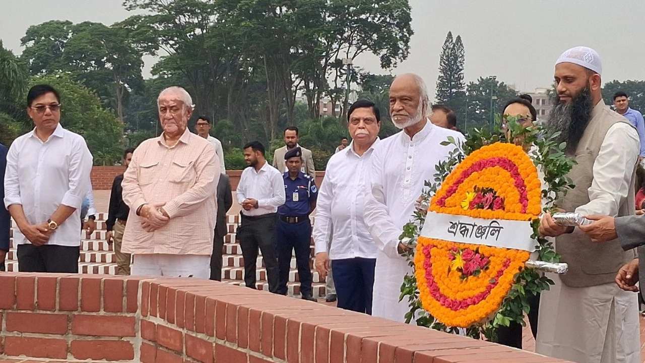 জাতীয় স্মৃতিসৌধে নতুন ৫ মন্ত্রী-প্রতিমন্ত্রীর শ্রদ্ধা