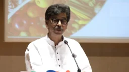 কীটনাশক আমদানি ও ব্যবহার কঠোরভাবে নিয়ন্ত্রণ করা হবে: কৃষিমন্ত্রী