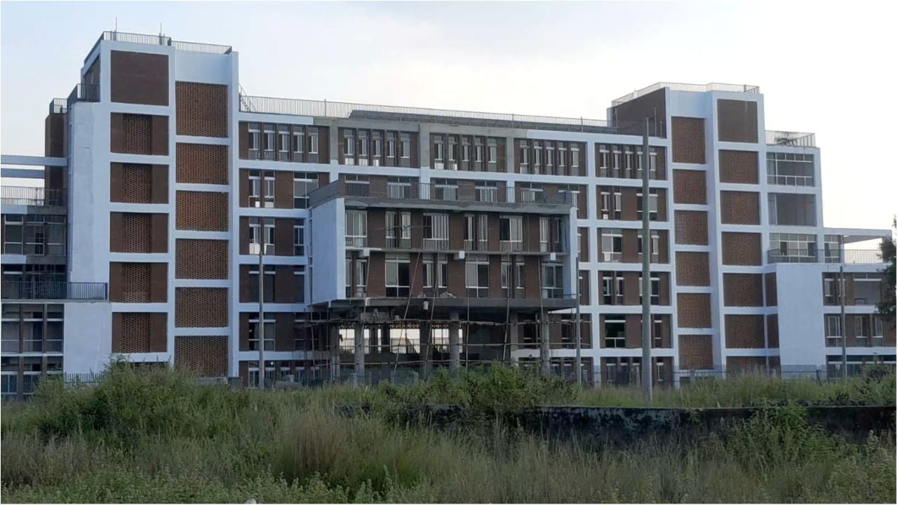 ঢাকার কেরানীগঞ্জে ঝিলমিল আবাসিক প্রকল্প এলাকার ছেলেমেয়েদের পড়াশোনার জন্য নির্মাণ করা রাজউক ঝিলমিল স্কুল অ্যান্ড কলেজ। ছবি: সিজেডএন টোয়েন্টিফোর