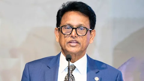 ফ্রান্সের উদ্দেশ্যে ঢাকা ছেড়েছেন শিক্ষামন্ত্রী