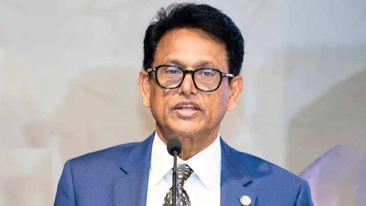 ফ্রান্সের উদ্দেশ্যে ঢাকা ছেড়েছেন শিক্ষামন্ত্রী