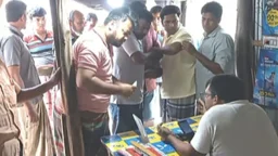 প্রতিবন্ধী ভাতার ১২ সিম নিয়ে টাকা তুলতে গিয়ে আটক ইউপি সদস্য