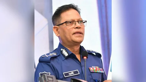 আইনশৃঙ্খলা রক্ষায় ক্রসফায়ার করতেও পিছপা হবে না পুলিশ: আইজিপি