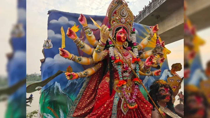 প্রতিমা বিসর্জনের মাধ্যমে শেষ হলো শারদীয় দুর্গোৎসব