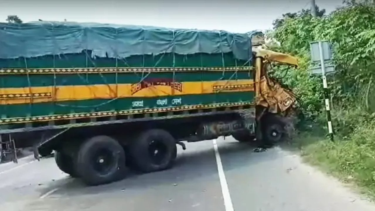 দুই ট্রাকের মুখোমুখি সংঘর্ষে নিহত ১, আহত ৩