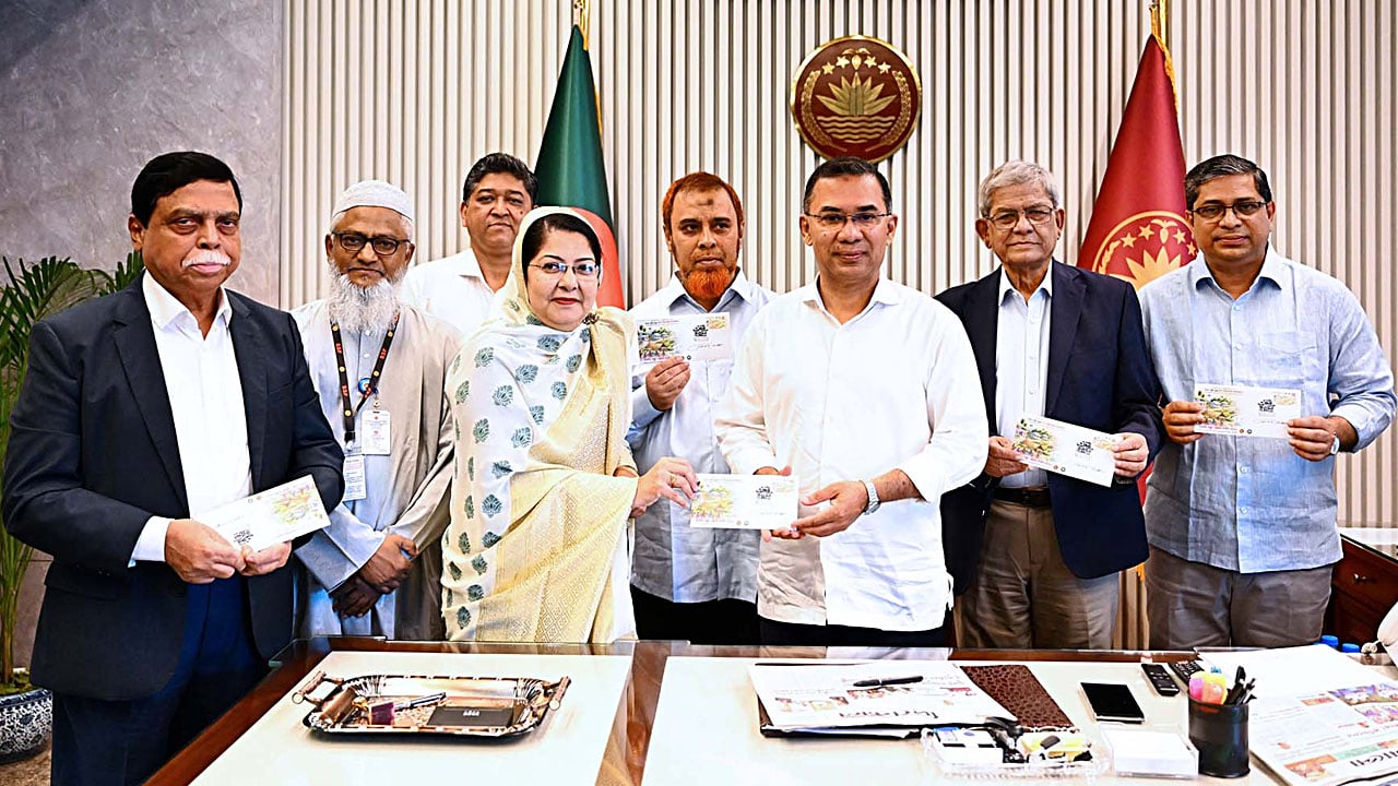 পল্লী উন্নয়ন দিবসের স্মারক ডাকটিকিট উন্মোচন প্রধানমন্ত্রীর