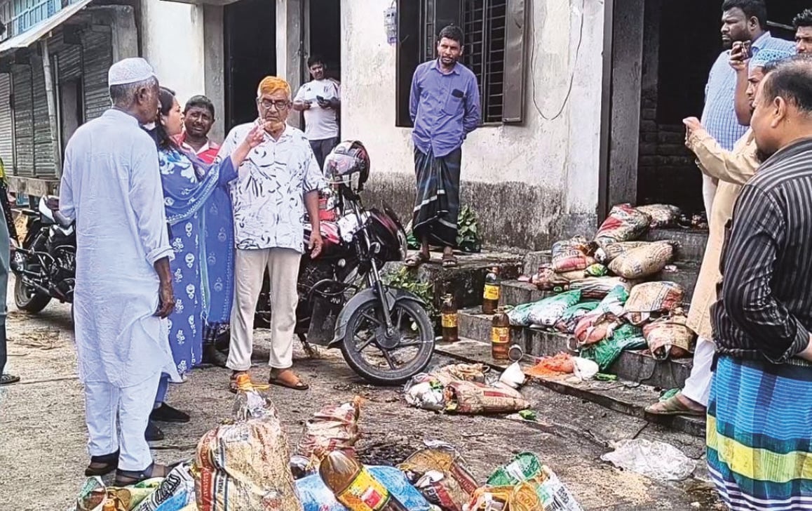 মাদারীপুরে টিসিবির গুদামে আগুন, পুড়েছে ১০ লাখ টাকার পণ্য