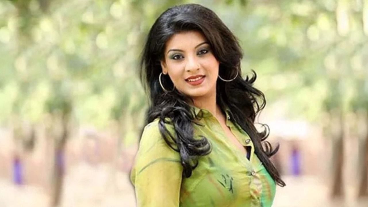 জন্মদিনে ভক্তদের যে উপহার দিলেন মৌ