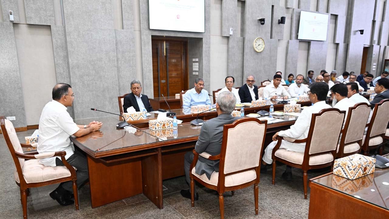 বিন্না ঘাসের ব্যবহার নিয়ে প্রধানমন্ত্রীর সভা
