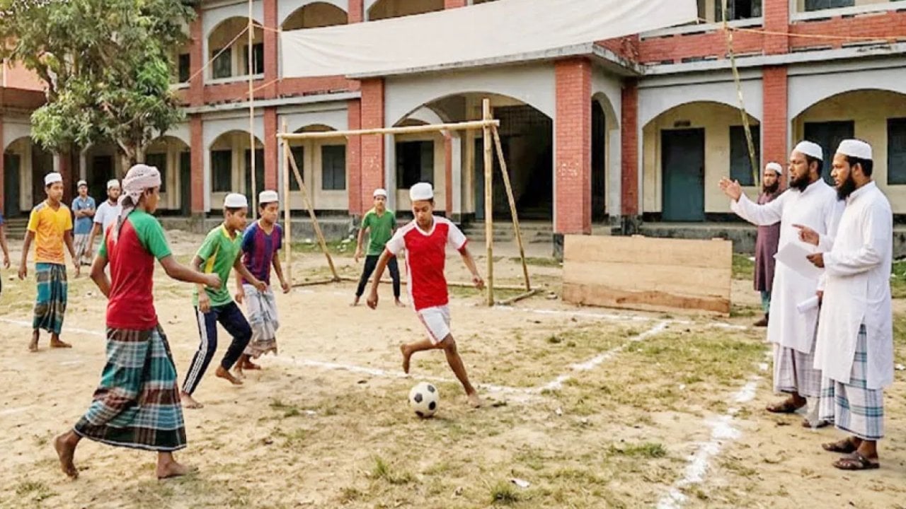 সব মাদ্রাসায় চারটি করে ফুটবল দল গঠনের নির্দেশ