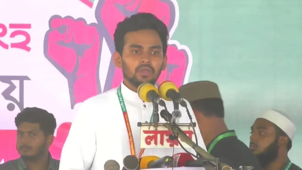 দেশ পরিচালনায় ব্যর্থতার পরিচয় দিচ্ছে সরকার: আসিফ মাহমুদ