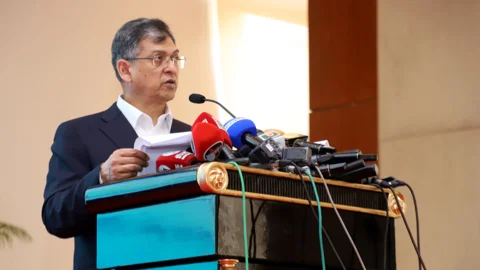 আওয়ামী দোসরদের গ্রেপ্তার করলে পুলিশকে পুরস্কৃত করা হবে: স্বরাষ্ট্রমন্ত্রী
