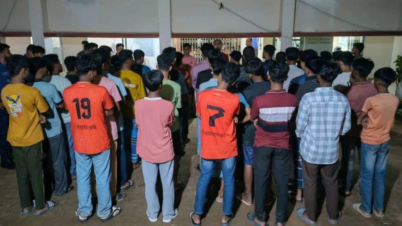 চাঁদপুরে কিশোর গ্যাংবিরোধী বিশেষ অভিযান, একরাতে আটক ৩৭০