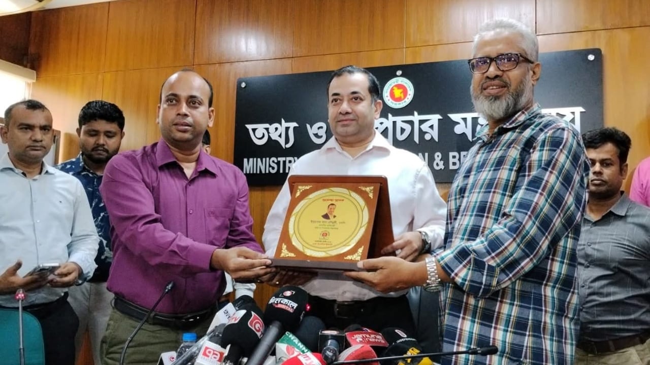 গণমাধ্যমকে নিয়ন্ত্রণ করতে চায় না সরকার: তথ্য প্রতিমন্ত্রী