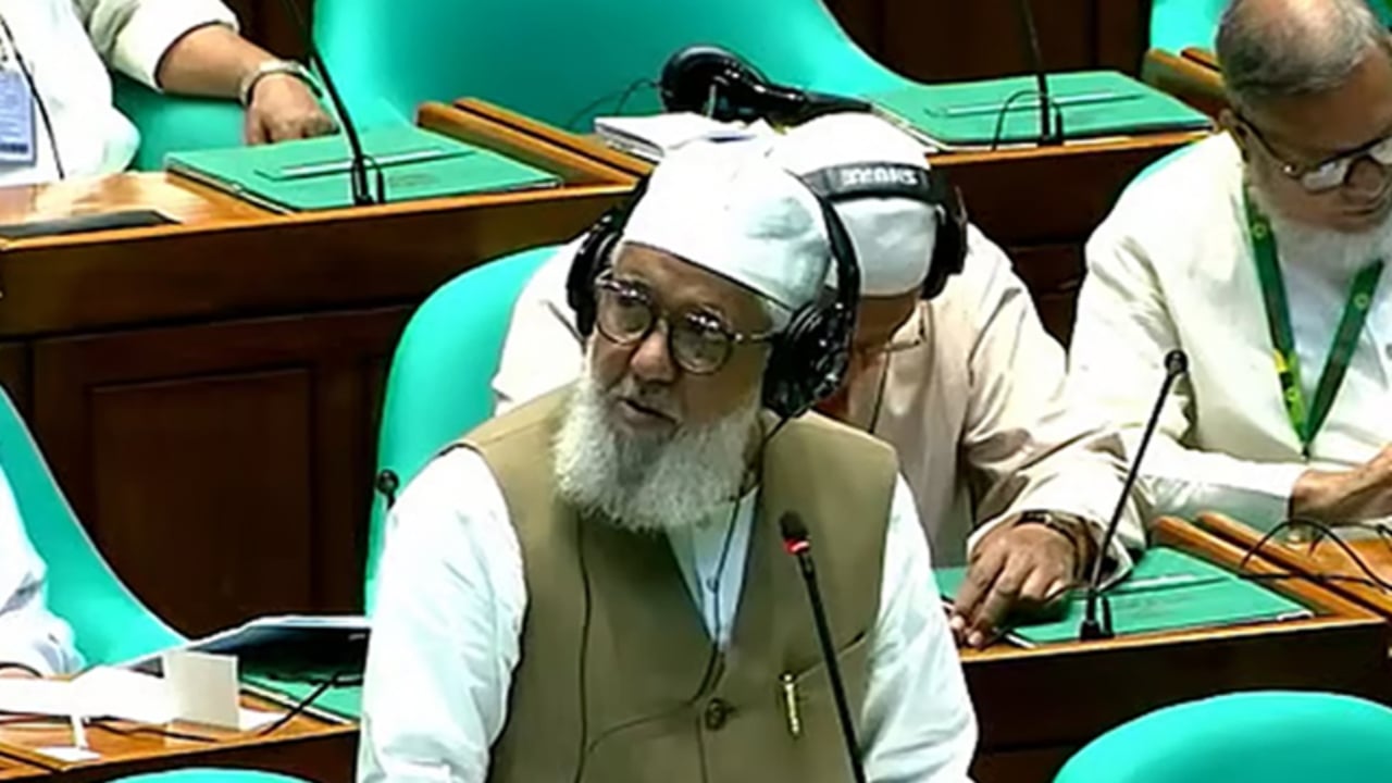 ‘স্বরাষ্ট্রমন্ত্রী হাল জামানার মুফতি, তার কাছেই ফতোয়া নেব’