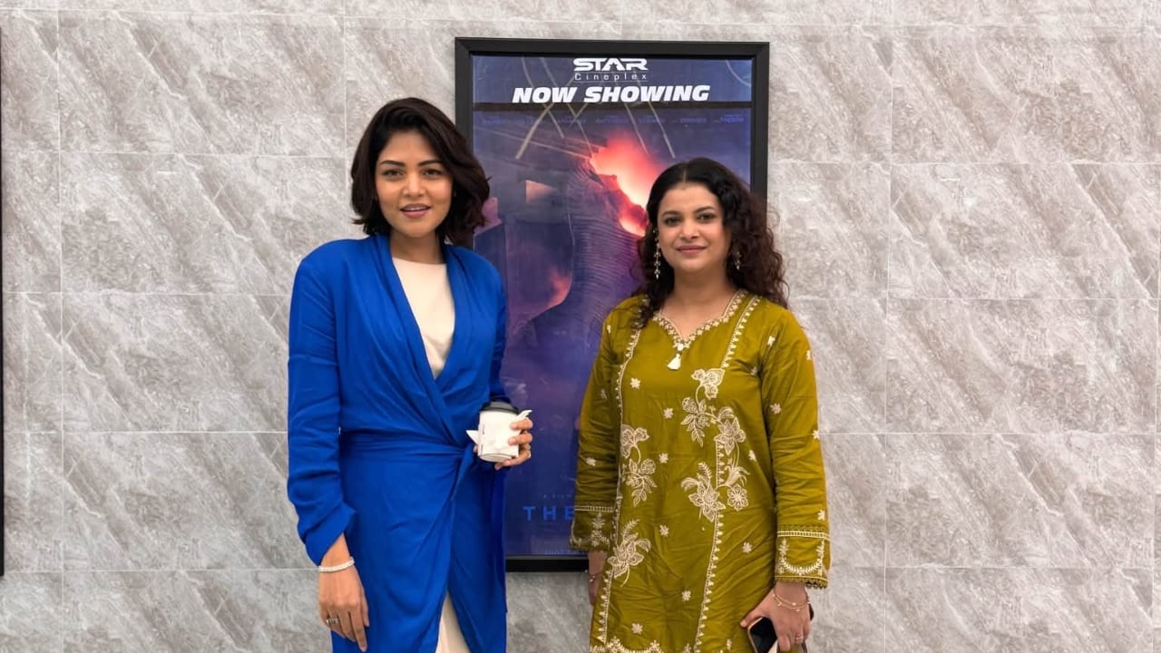 জন্মদিনে বন্ধুকে চমক দিতে গিয়ে অবাক শবনম ফারিয়া!
