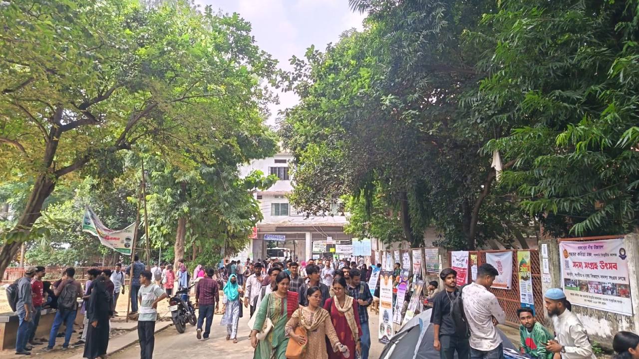 নবীন শিক্ষার্থীদের পদচারণায় মুখর তিতুমীর কলেজ। ছবি: সিজেডএন টোয়েন্টিফোর