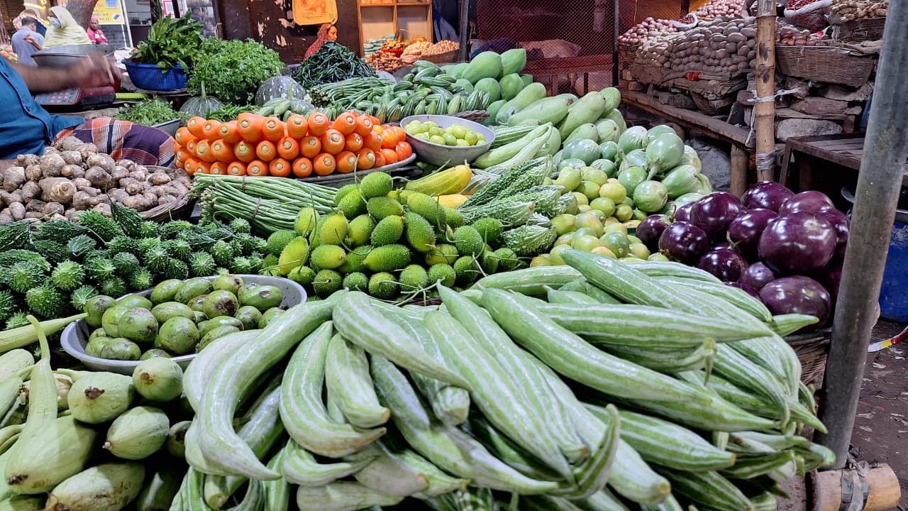 মাছের বাজারে নতুন করে দাম বৃদ্ধির ধাক্কা (1)