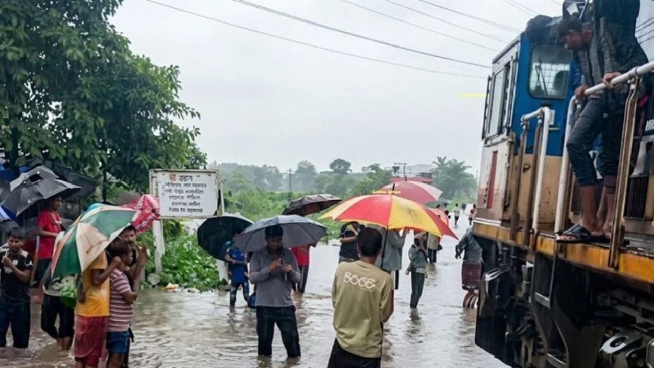কক্সবাজার রুটে ট্রেন চলাচল বন্ধ