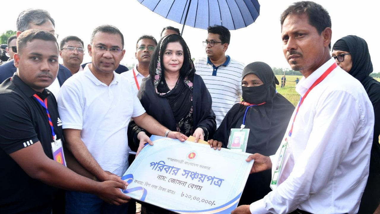 শহীদ ওয়াসিমের পরিবারকে ২০ লাখ টাকার সঞ্চয়পত্র দিলেন প্রধানমন্ত্রী