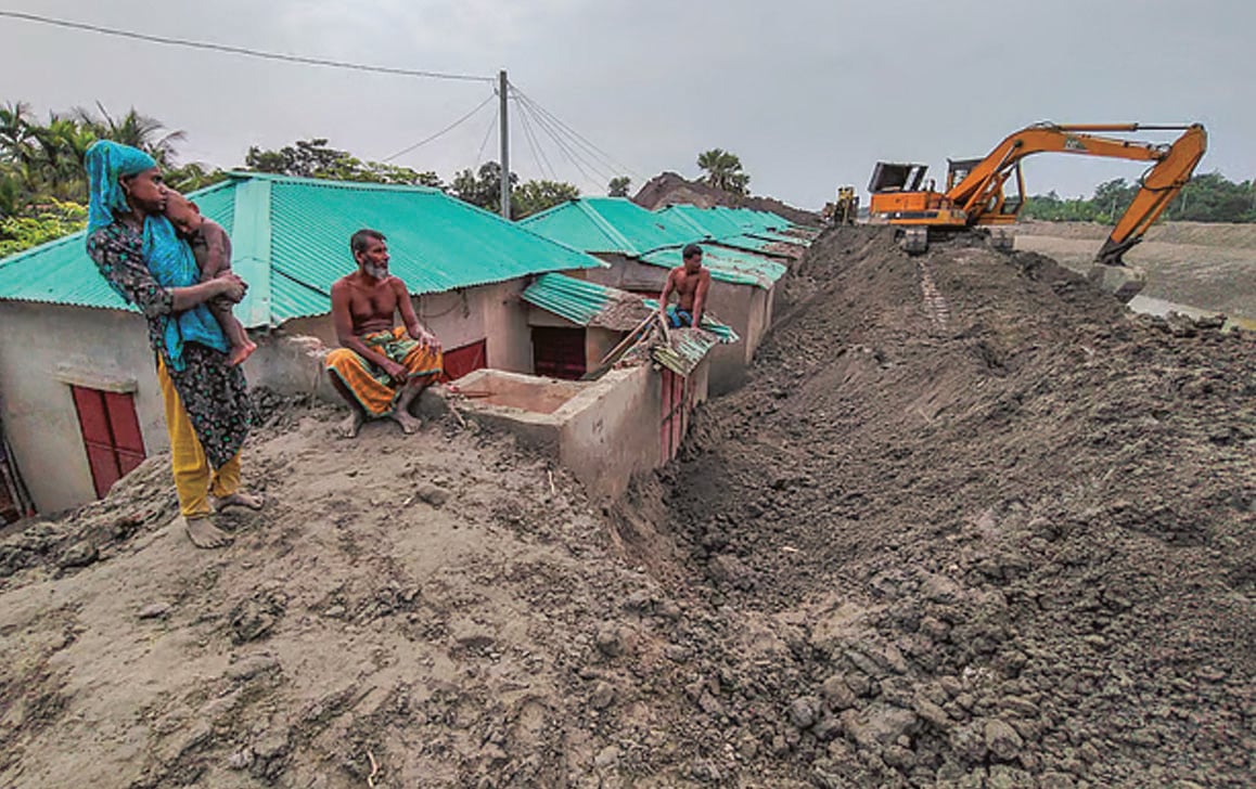 নদী খননের মাটিতে চাপা পড়েছে আশ্রয়ণের ঘর