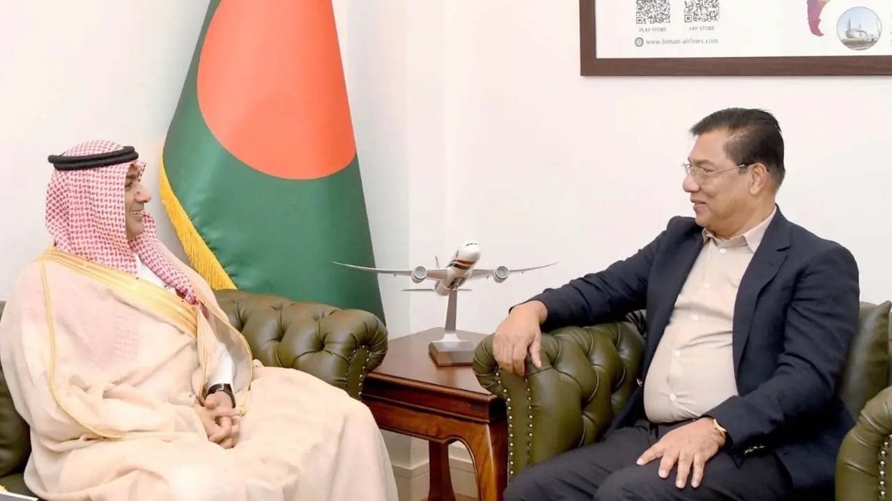 হজ ফ্লাইট পরিচালনায় সৌদির সহযোগিতা চান বিমানমন্ত্রী