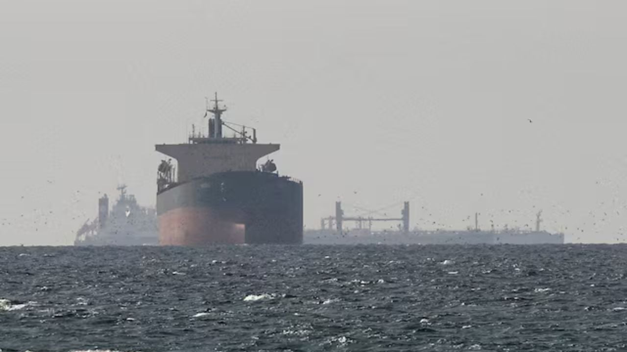 মার্কিন অবরোধ ভেদ করেছে ১১ ইরানি জাহাজ