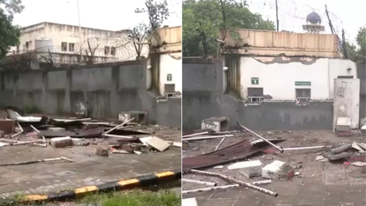 দিল্লিতে পাকিস্তান হাইকমিশনের বাইরের নিরাপত্তা স্থাপনা গুঁড়িয়ে দিলো ভারত