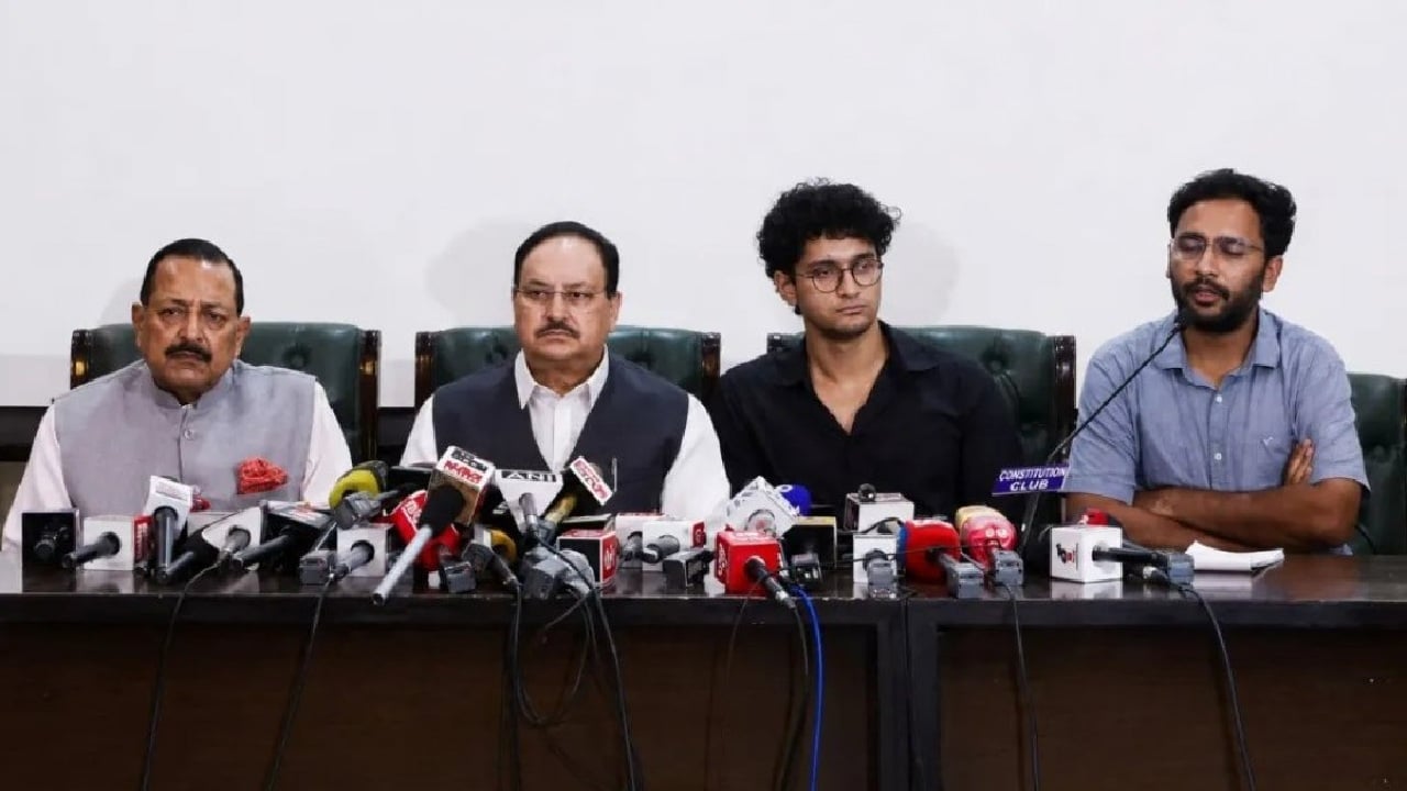 দাবি মেনে নেওয়ার আশ্বাসে আন্দোলন প্রত্যাহার ‘ককরোচ’দের