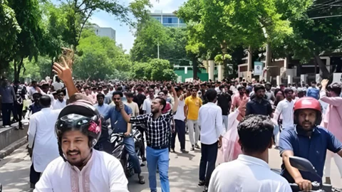 গুলশানে আ.লীগের মিছিলে অংশ নেওয়া ৩২ জন গ্রেপ্তার