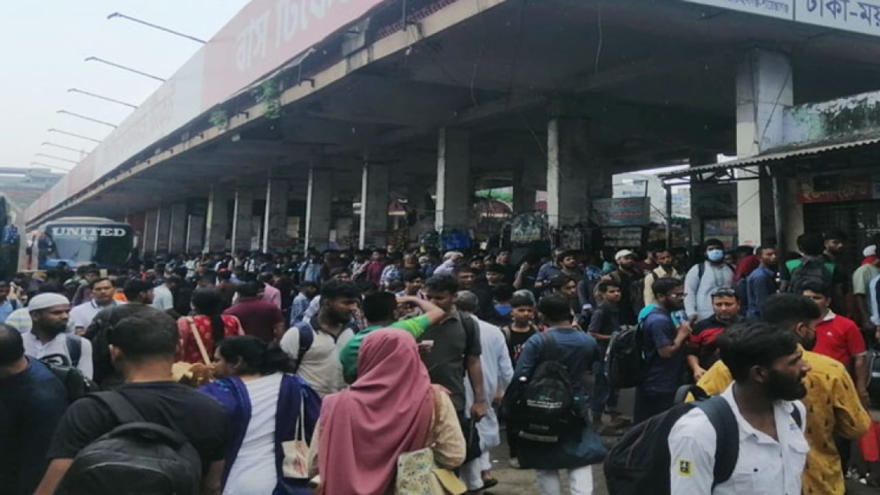 রাজধানীর বাস টার্মিনালগুলোতে মানুষের ঢল