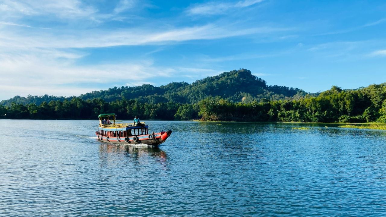 কাপ্তাই হ্রদে গোসলে নেমে কিশোর নিখোঁজ