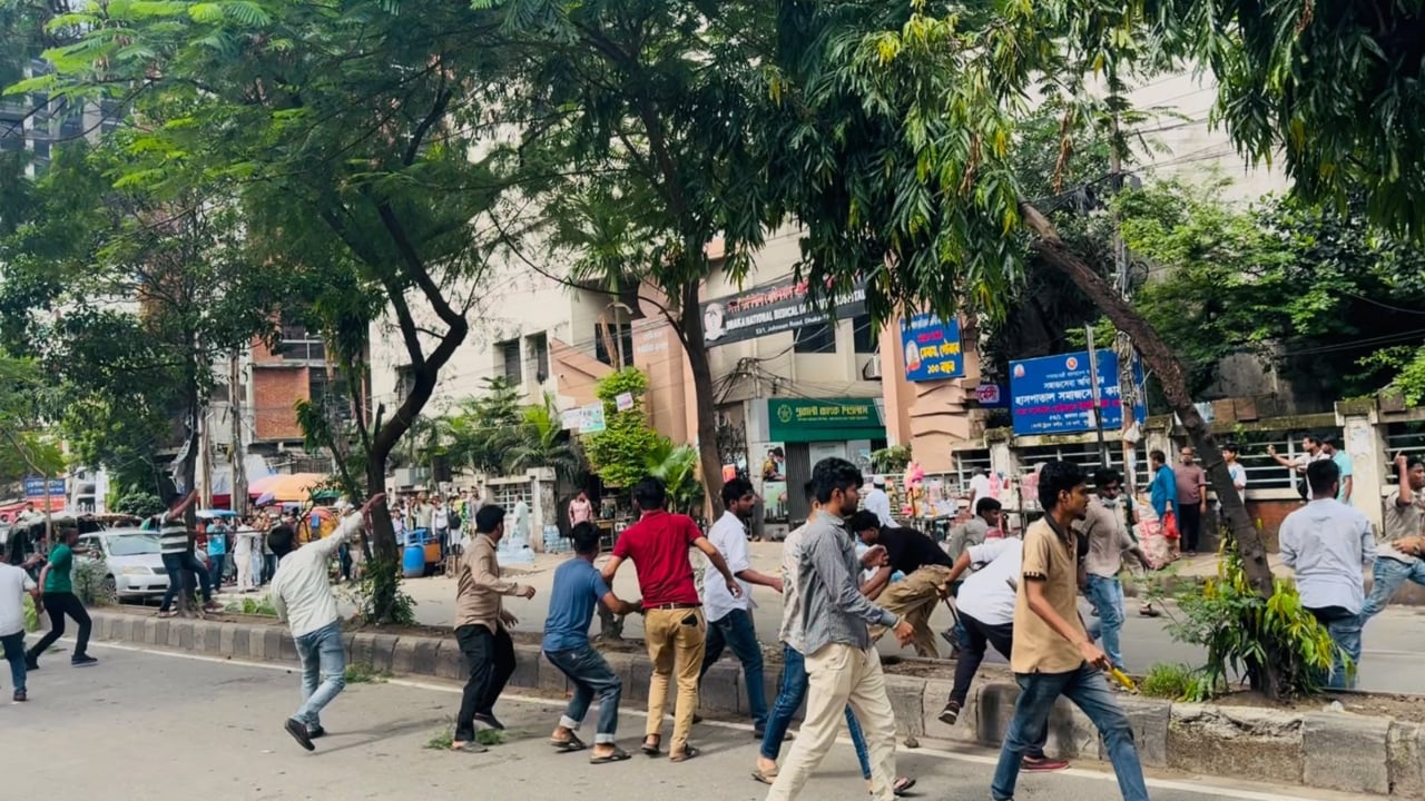 জবির সংঘর্ষ ছড়িয়ে পড়েছে পুরান ঢাকার আরও ২ কলেজে (1)