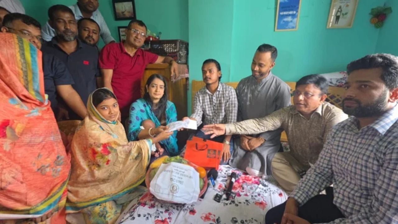 জুলাই যোদ্ধা সুজনের নবজাতকের জন্য প্রধানমন্ত্রীর উপহার