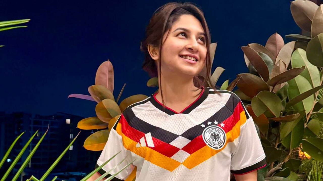 প্রিয় দলের বিদায়ে ক্ষোভ ঝাড়লেন স্পর্শিয়া