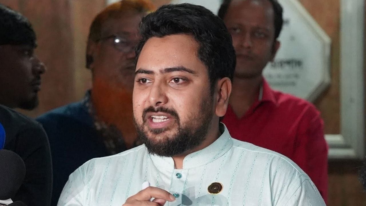 জ্বালানি তেলের মূল্যবৃদ্ধির সিদ্ধান্ত প্রত্যাখ্যান করছি: নাহিদ ইসলাম