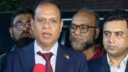 অন্য বিমানে ফেরার সুযোগ থাকলেও সফরসঙ্গীদের ছেড়ে যাননি প্রধানমন্ত্রী