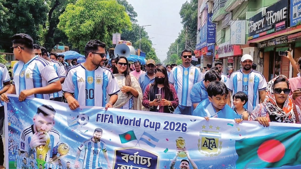 ঠাকুরগাঁওয়ে আর্জেন্টিনা সমর্থকদের র্যালি